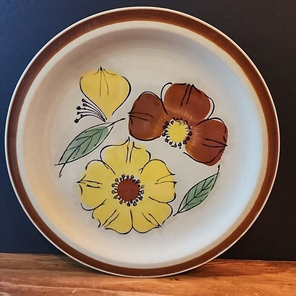 Vintage Topaz Stoneware Bouquet Dinner‎ Plate Made in Japan Handpainted Flowers